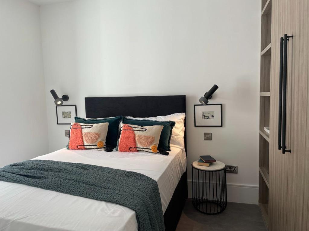 Brand New 3-Bedroom Home In Londres Exterior foto